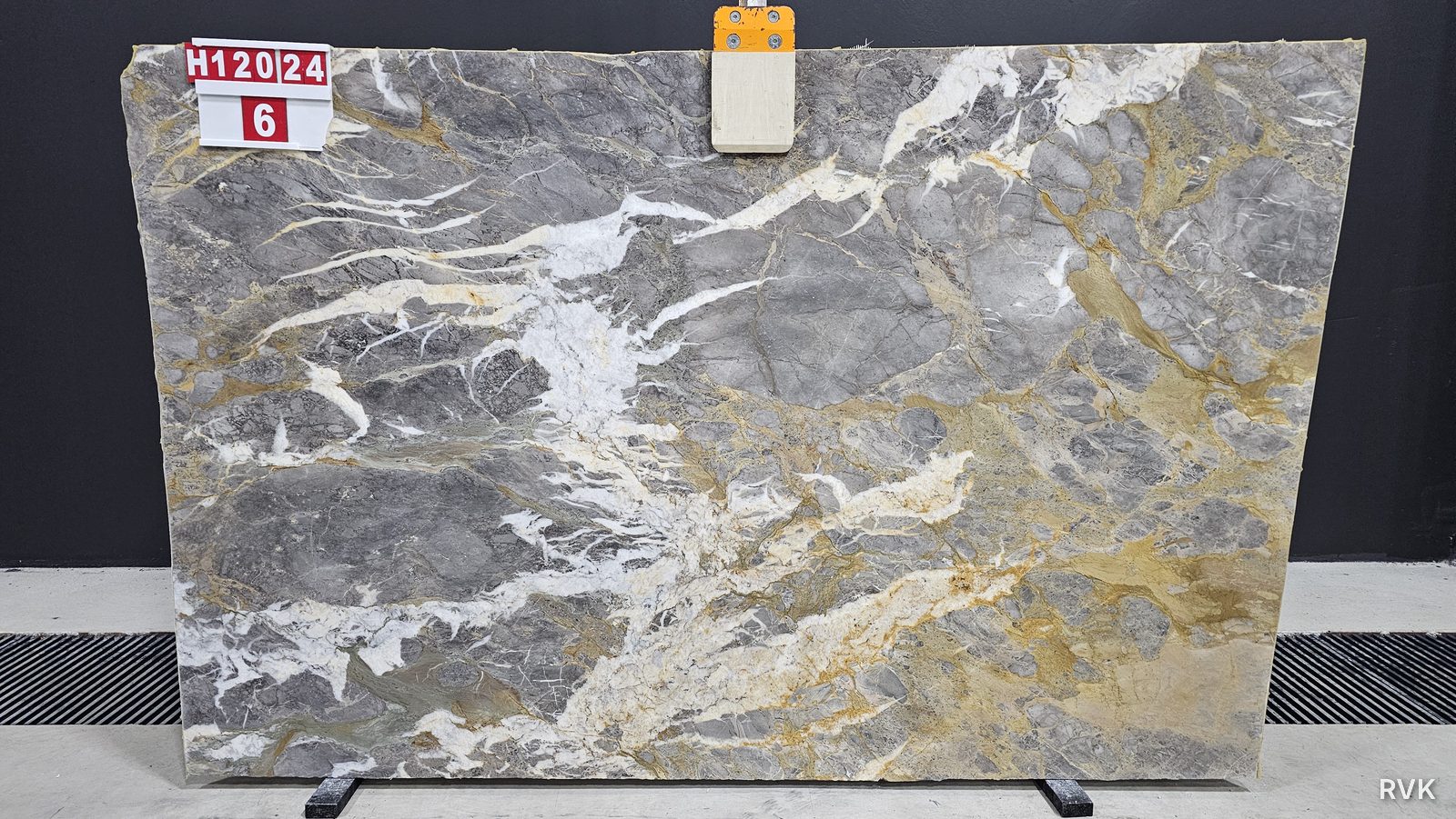 Grauer Marmor mit weißen und goldenen Adern, Baran Gold