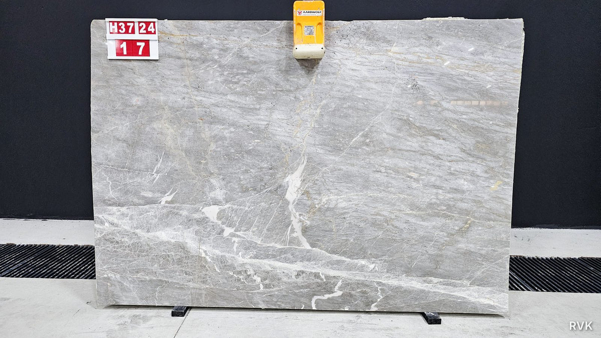 Baran Light Grey gri mermer plaka, beyaz damarlı